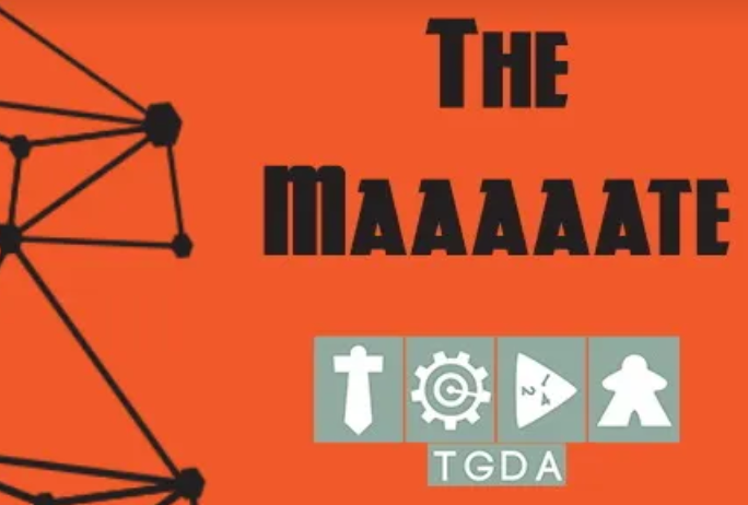 Logo du prix "The Maaaaaate". Fond orange, grosse lettres noires qui annoncent le nom du prix, avec à gauche une représentation schématique d'un réseau. En bas à droite, le logo gris et blanc de l'association TGDA.